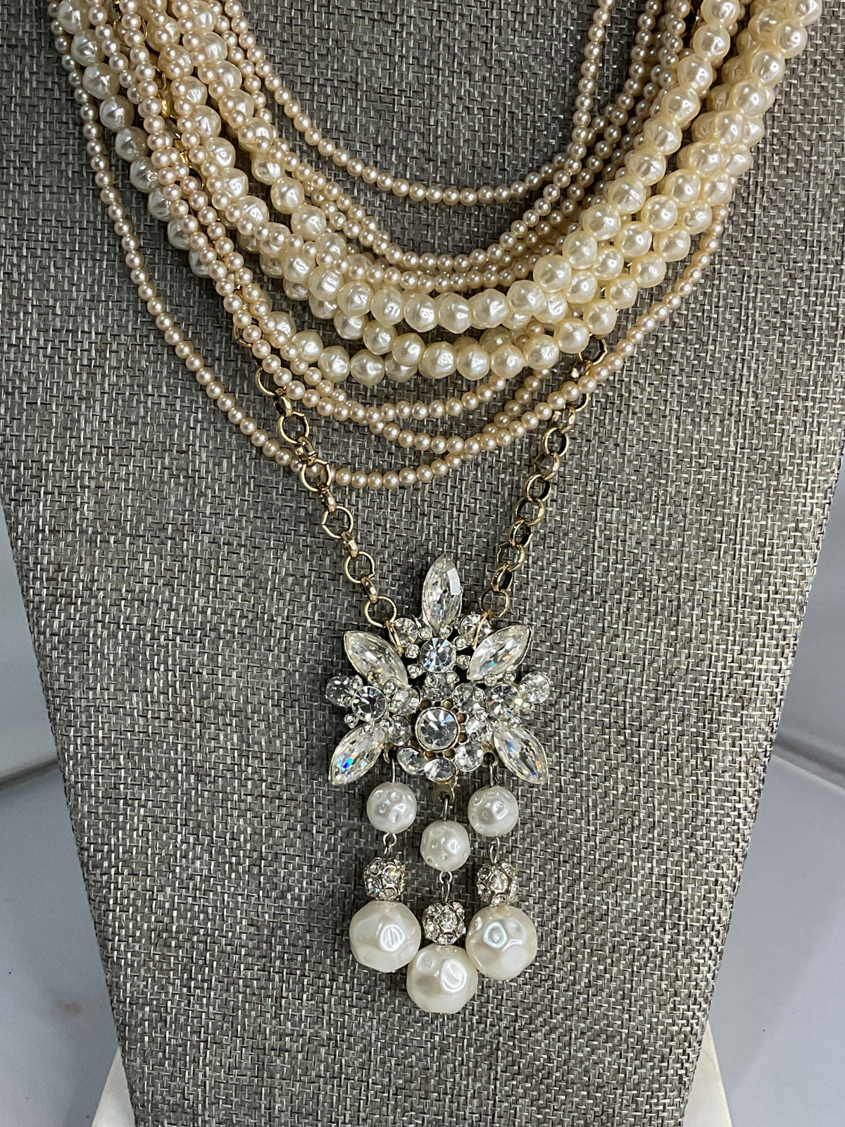 Made layered Pearl necklace