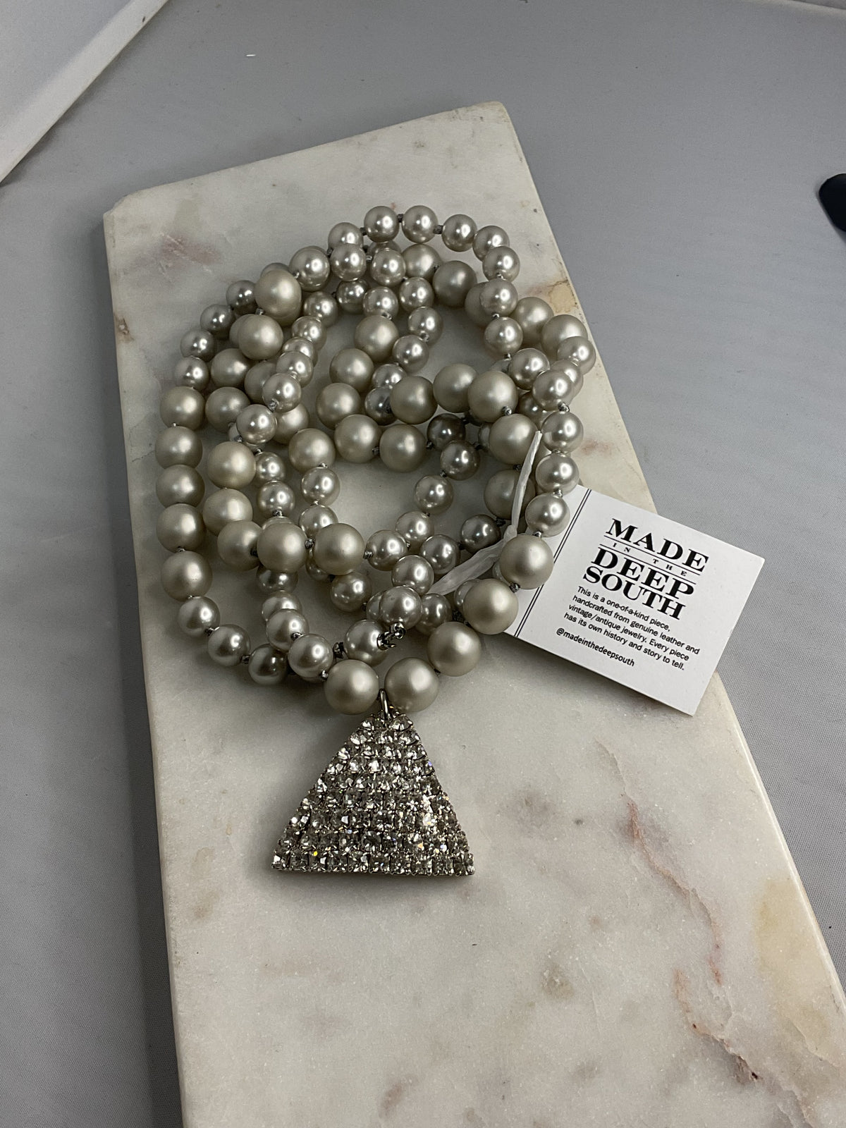 Made grey pearl necklace