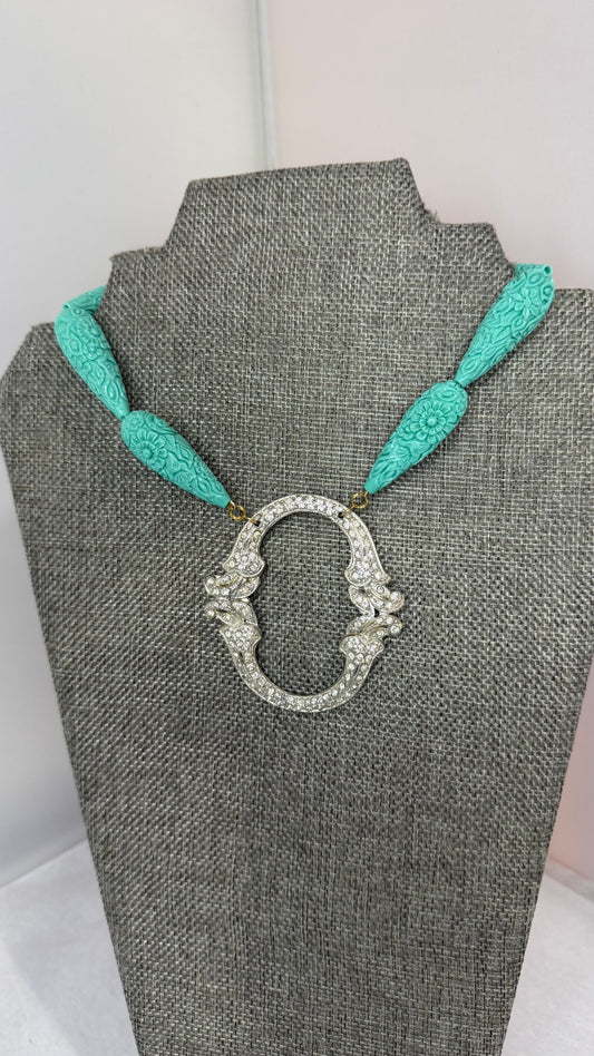 Made sash coral necklace