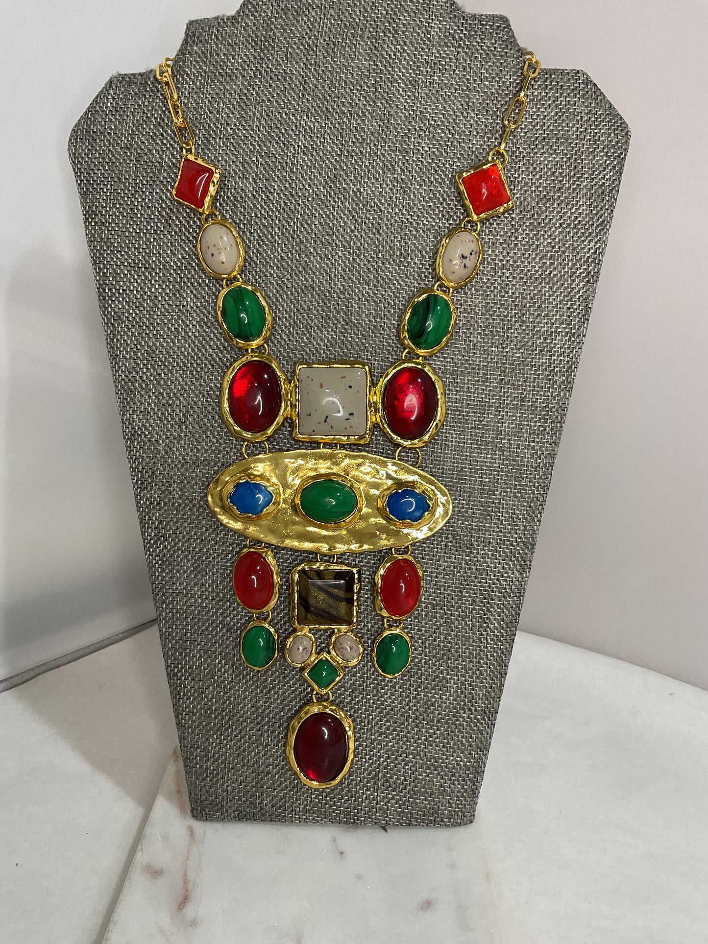 The sally necklace
