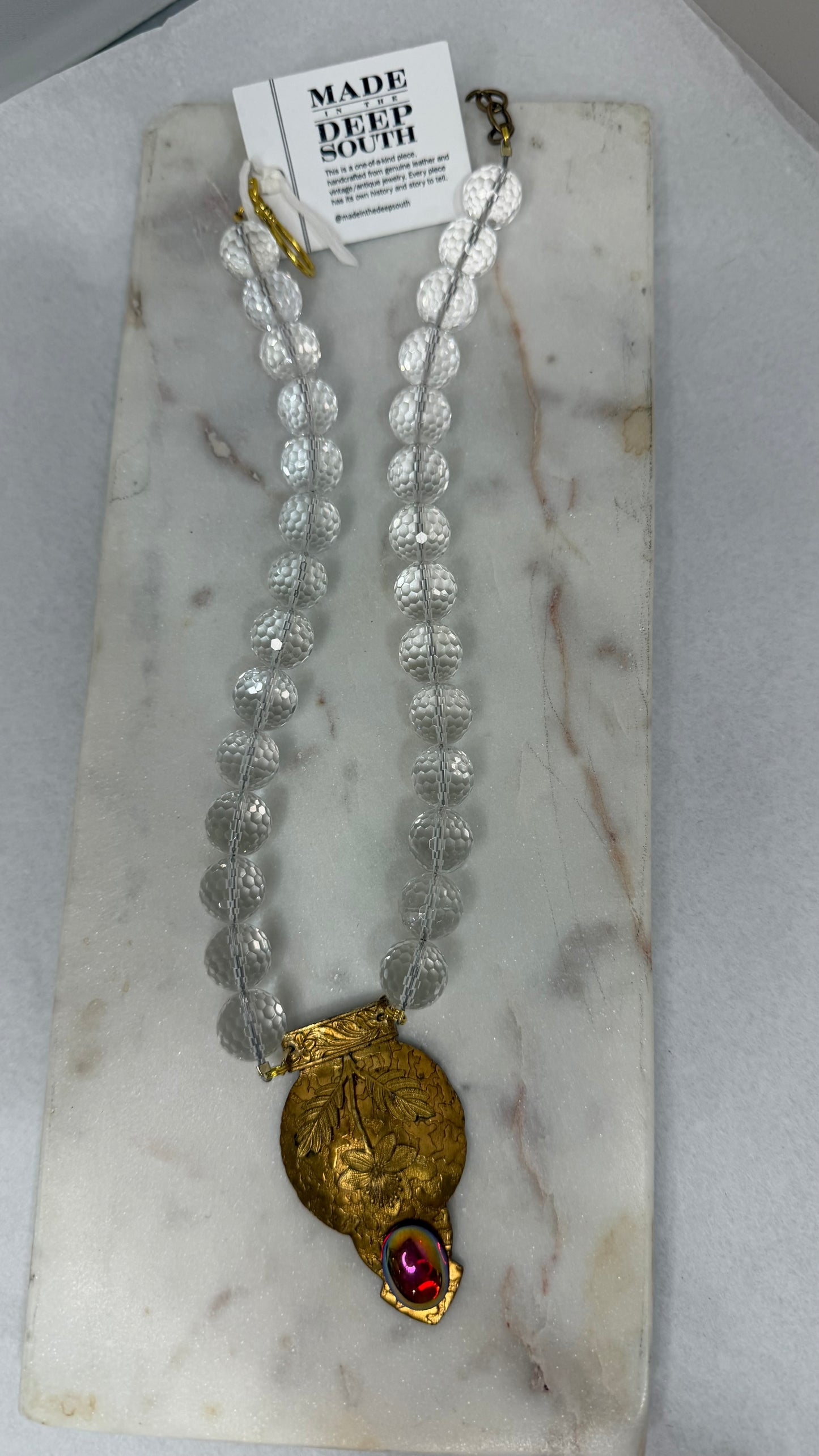 Made clear bead necklace