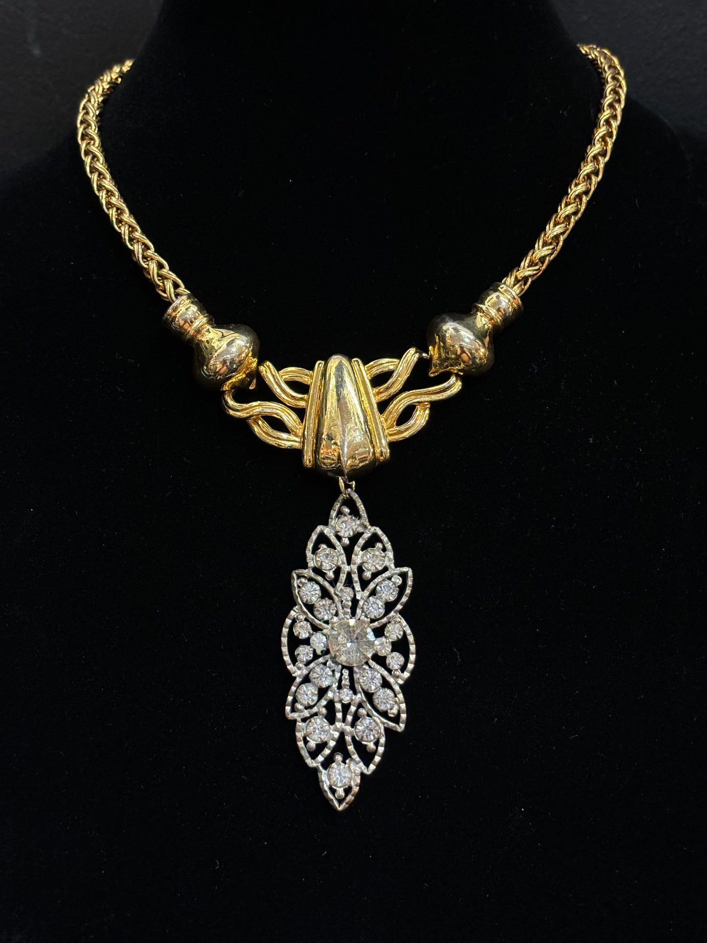 MADE-Gold Necklace With Brooch