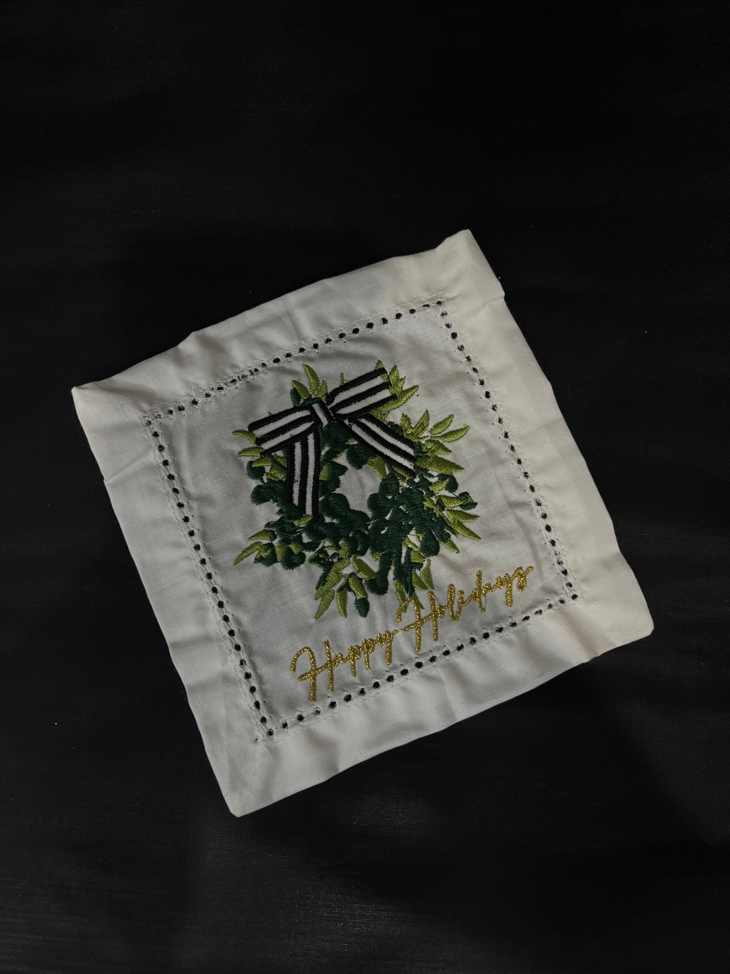 “Wreath” Embroidered Cocktail Napkins Set/4