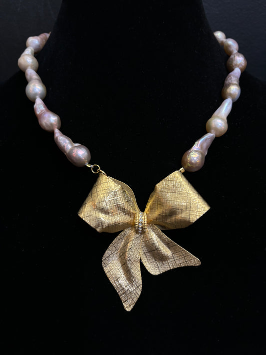 MADE - Baroque Pearl Bow Necklace