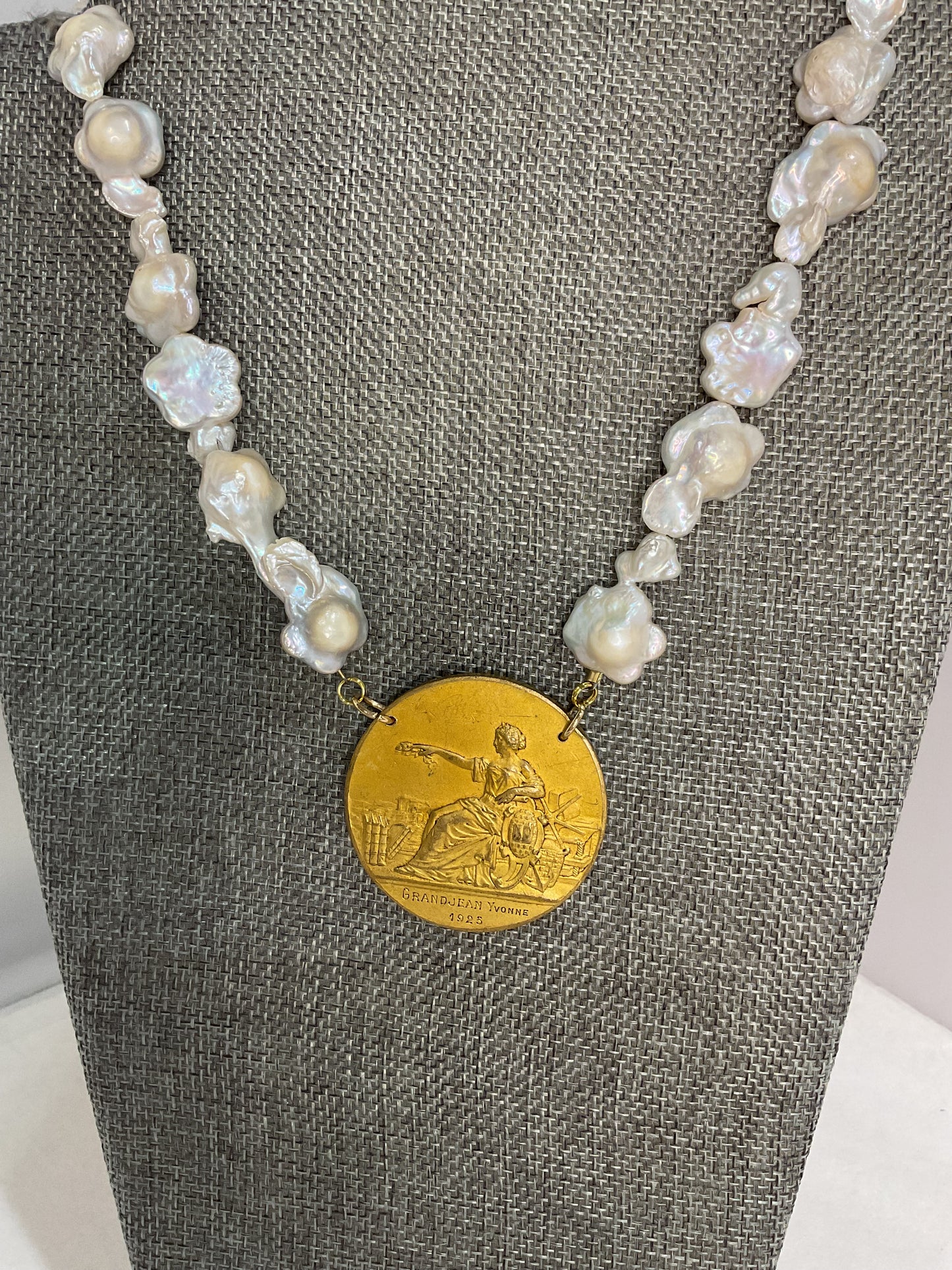 Made 1950s French medal