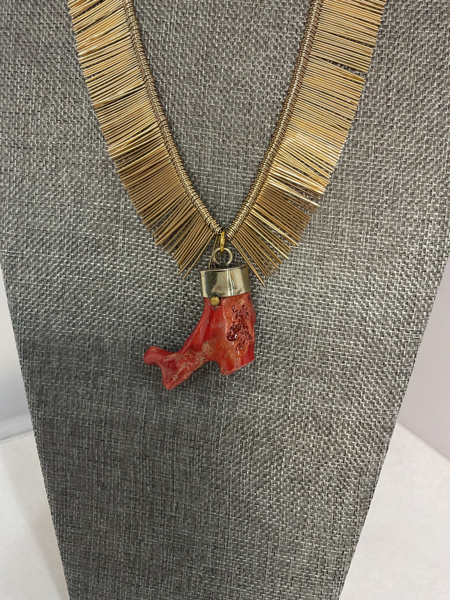 Made 1960s coral pendant necklace