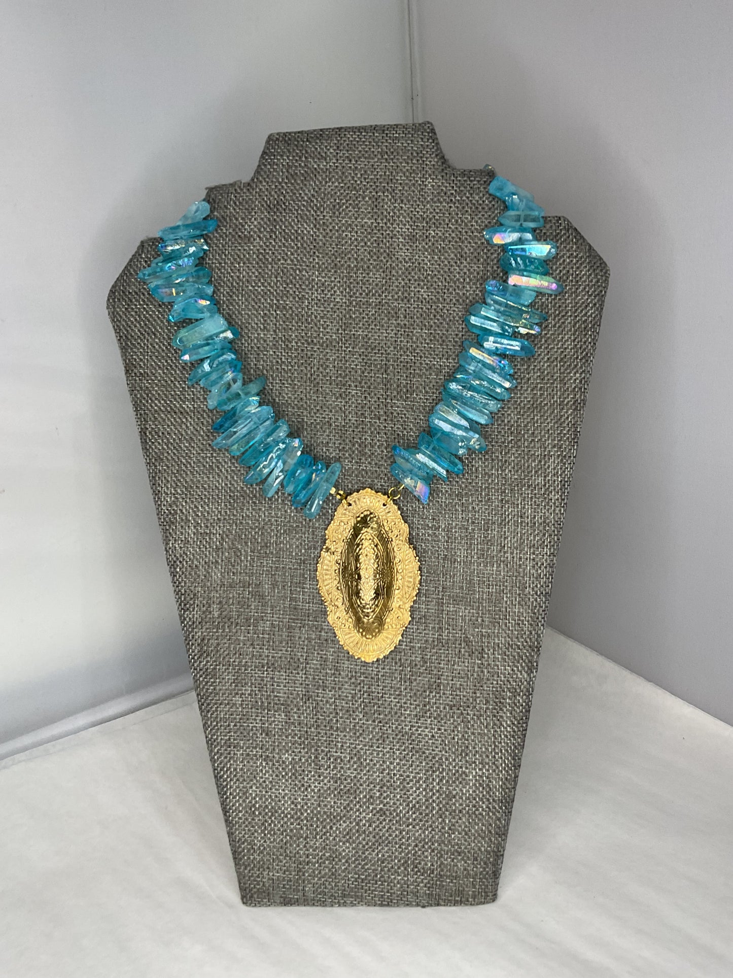 Made 1979s blue quartz necklace