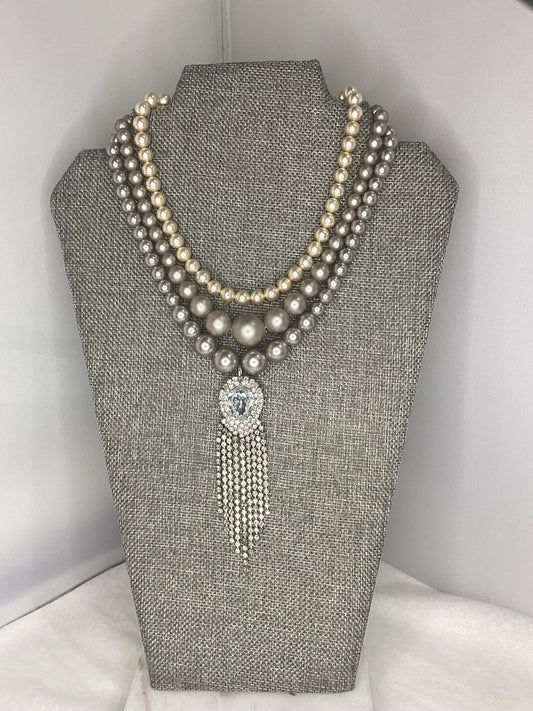 Made layered Pearl necklace