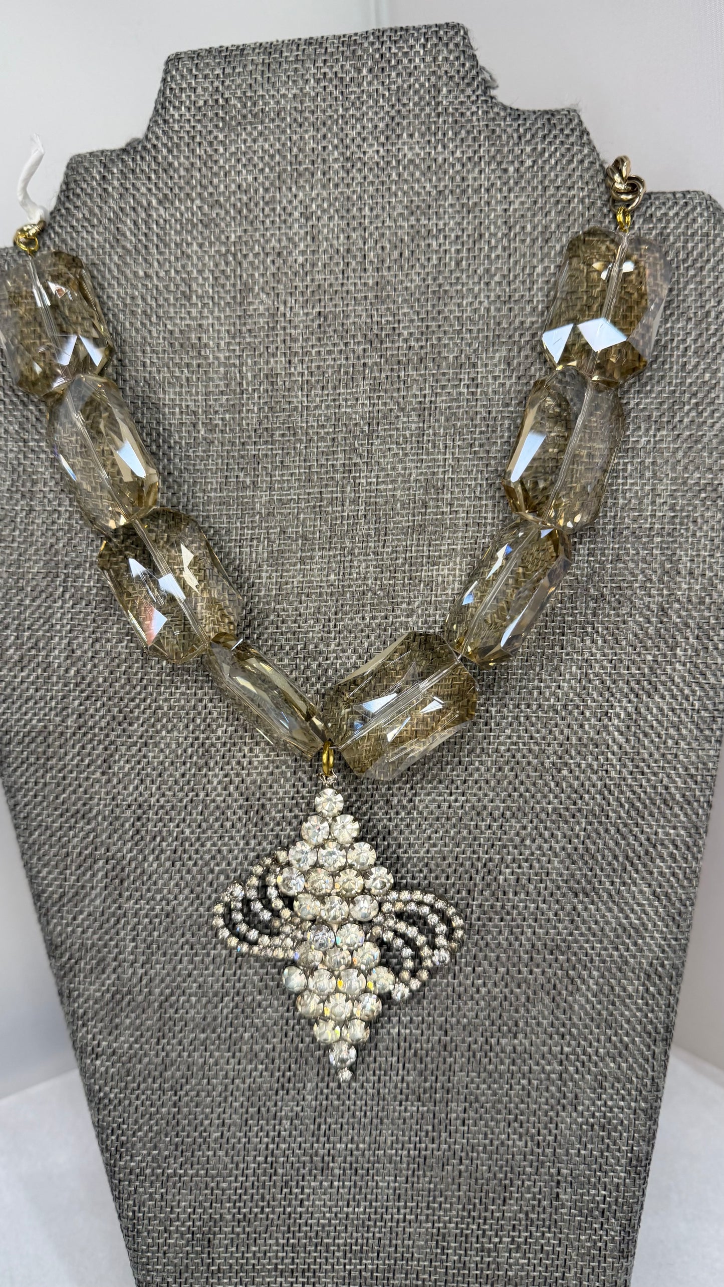 Made brooch necklace