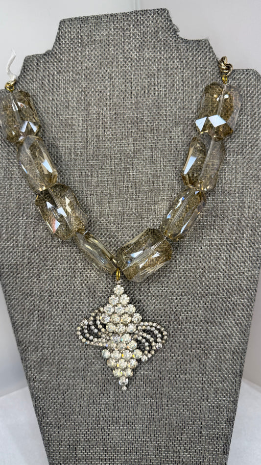 Made brooch necklace