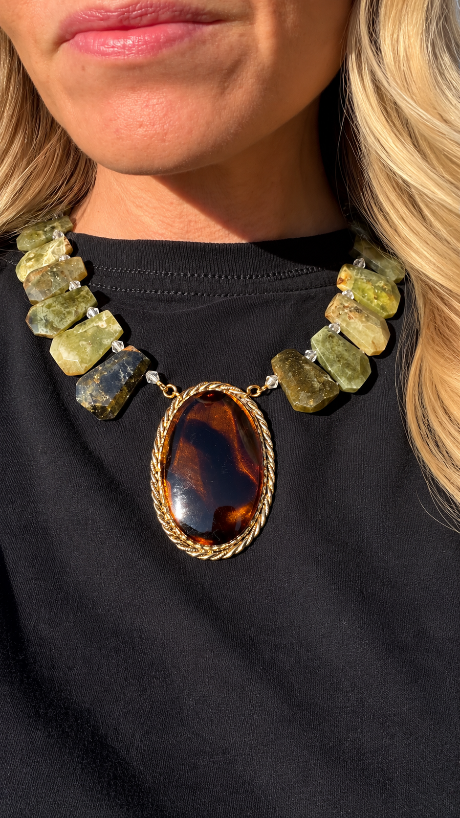 1960s brooch and garnet necklace