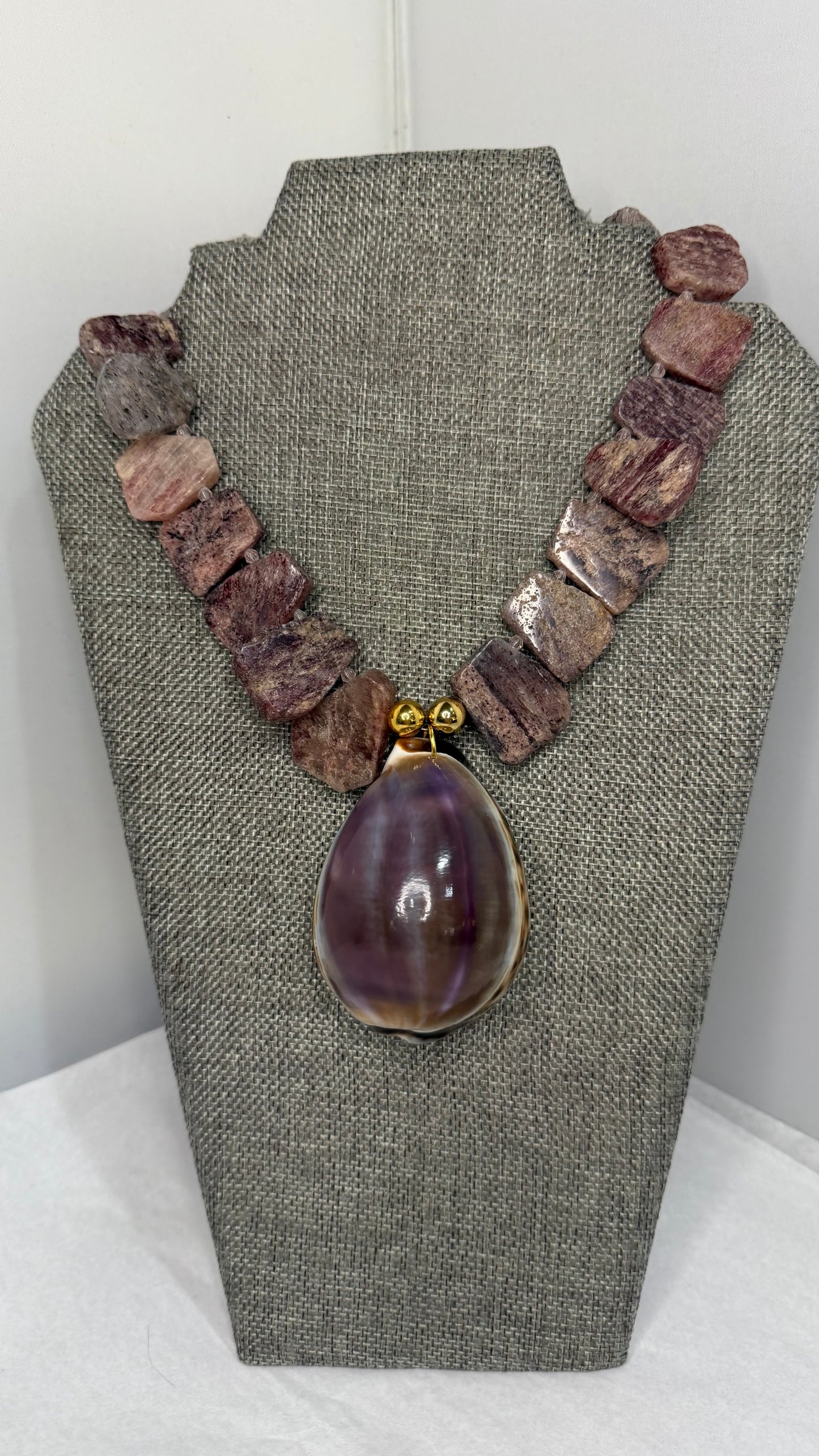 Made 1930s Cowrie shell necklace
