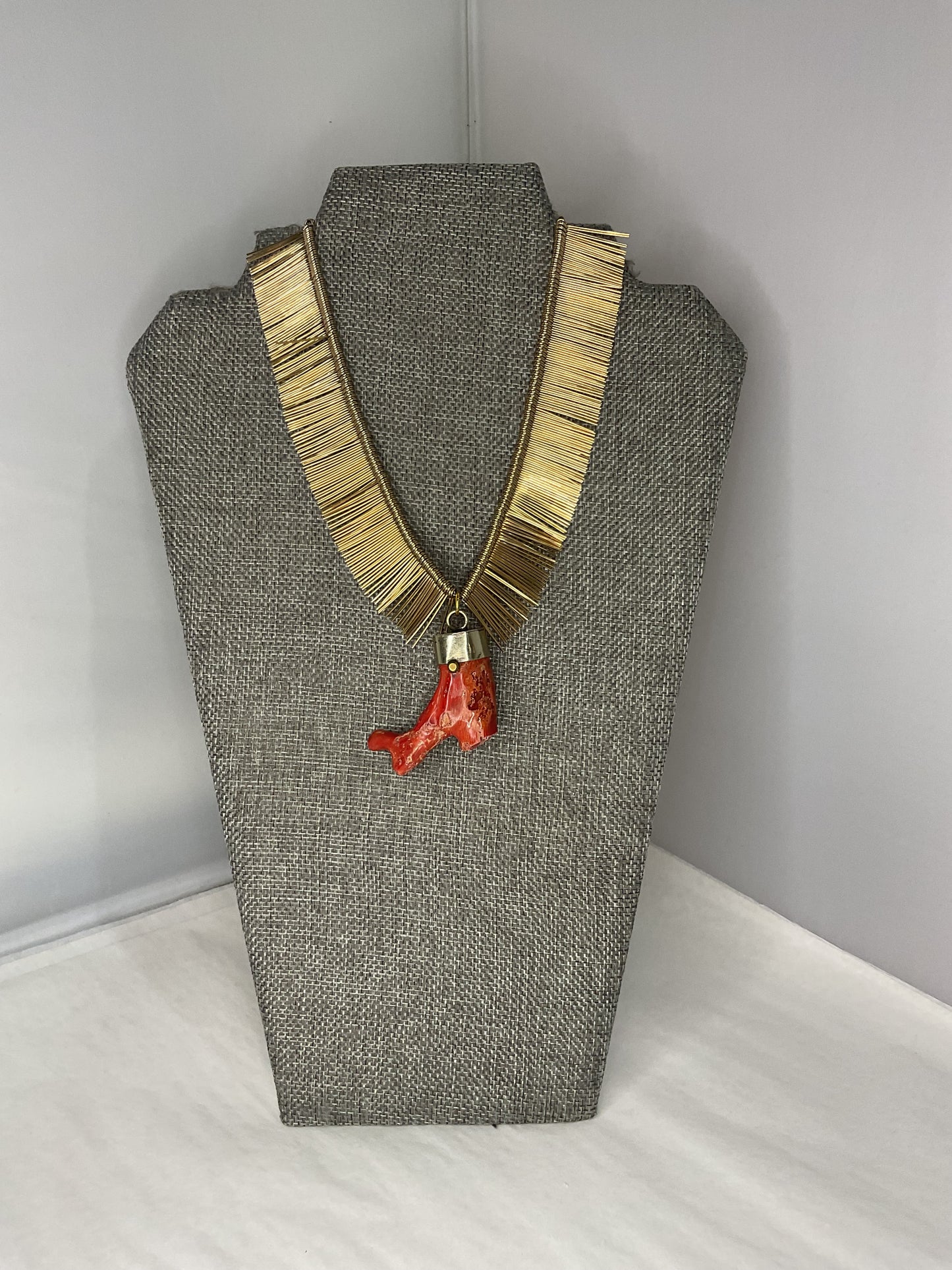 Made 1960s coral pendant necklace