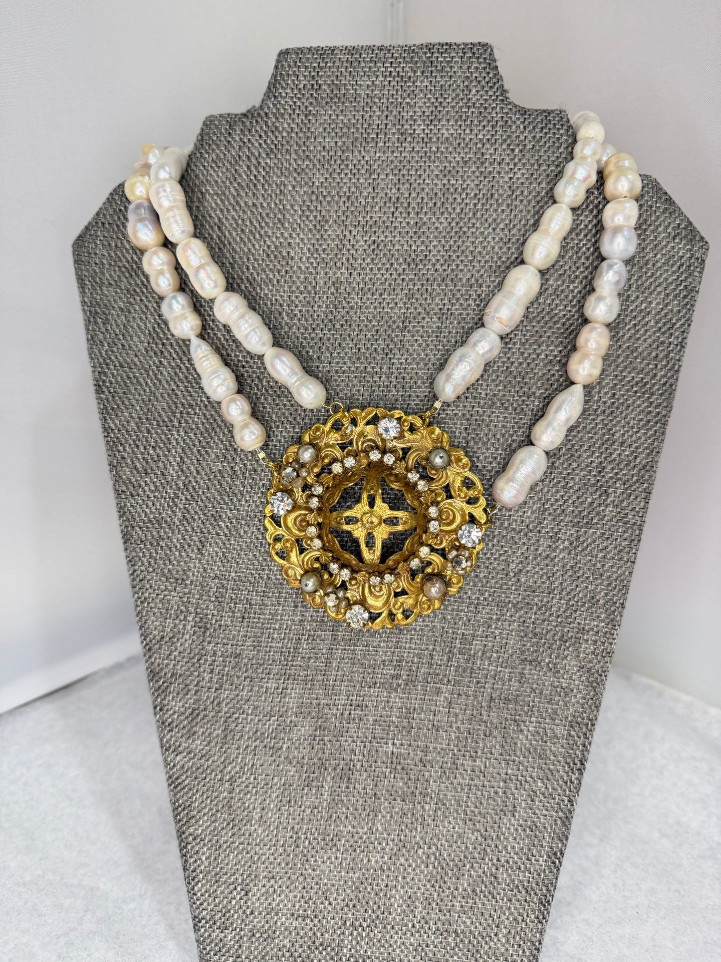 Made pendant Pearl necklace