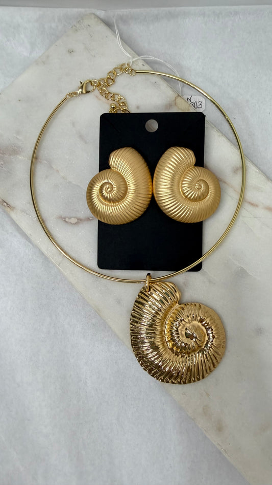 Gold Seashell collar necklace set