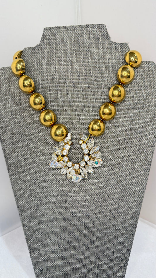 Made gold brooch necklace