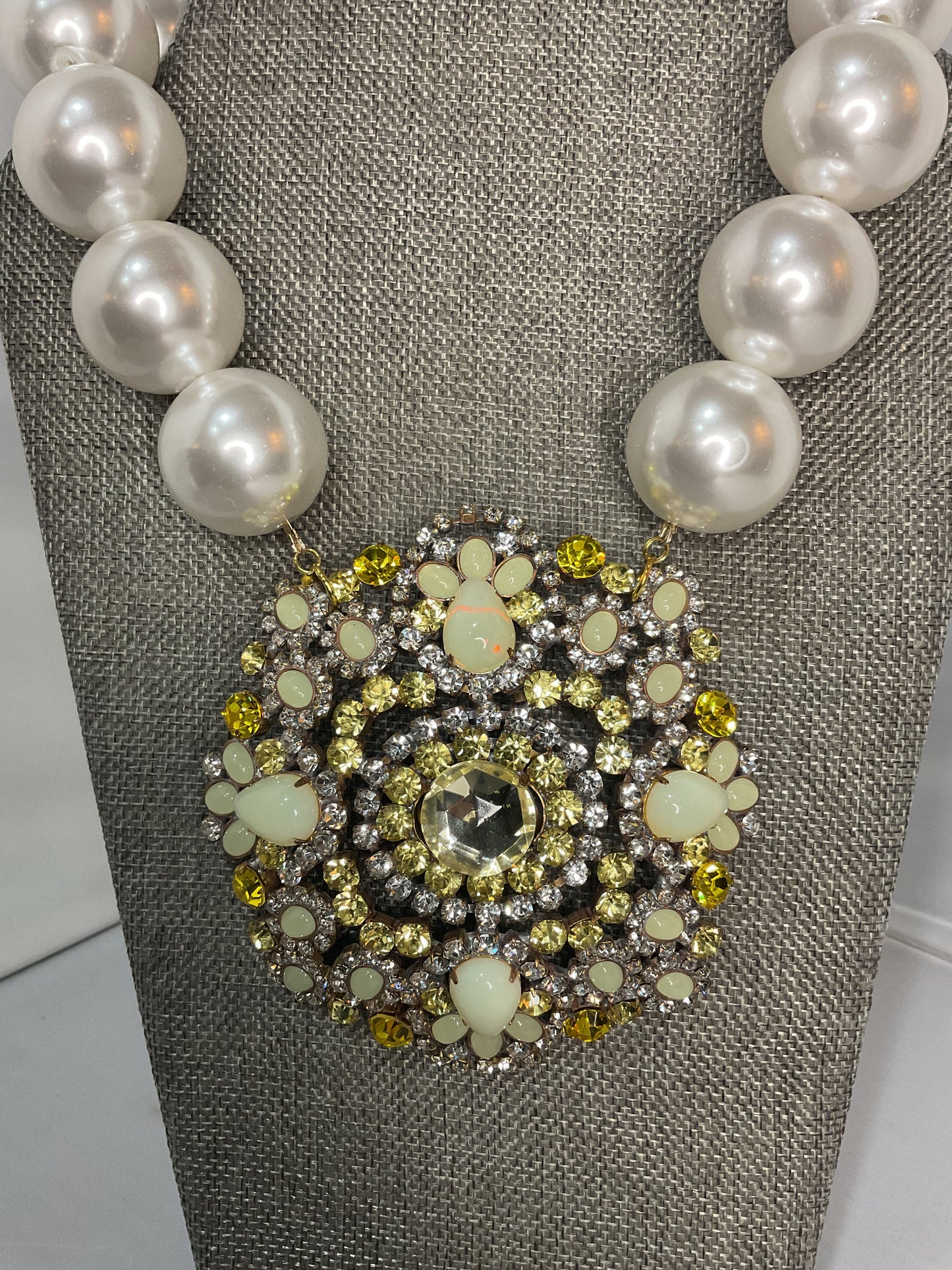 Made big pearl necklace
