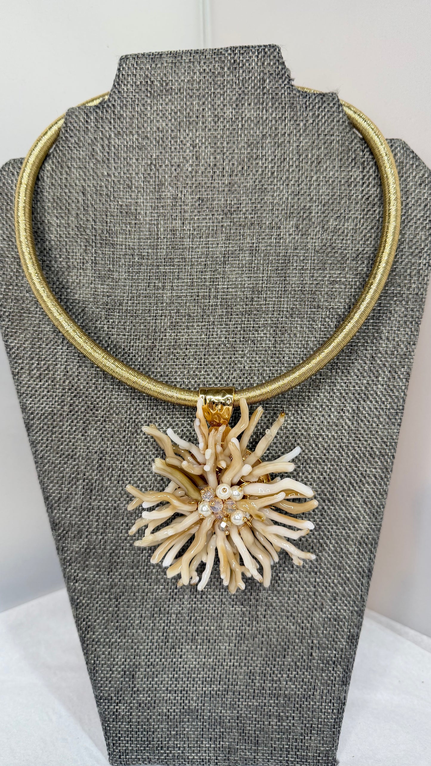 Coral flower collar necklace