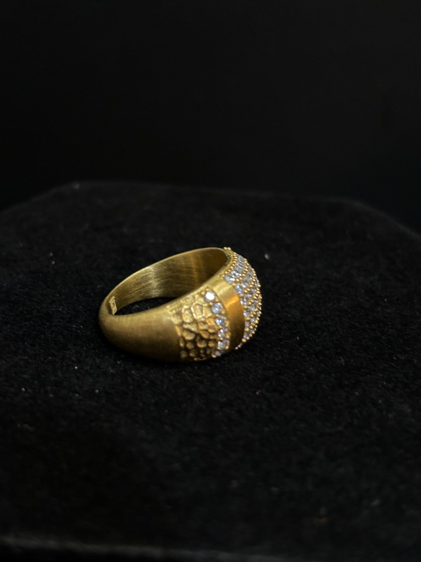 Stunning Gold & Crystal Ring