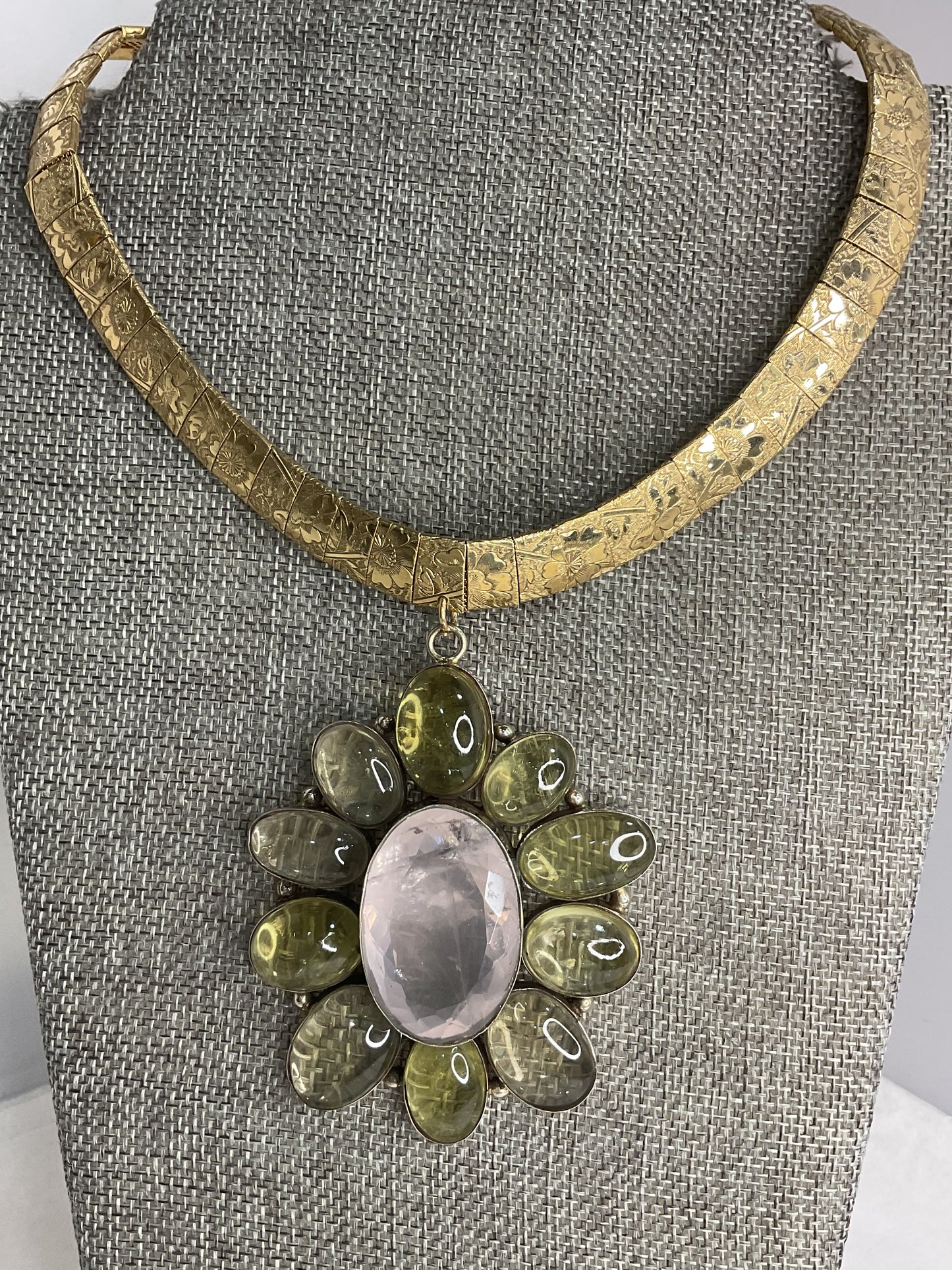 Made 1970s necklace
