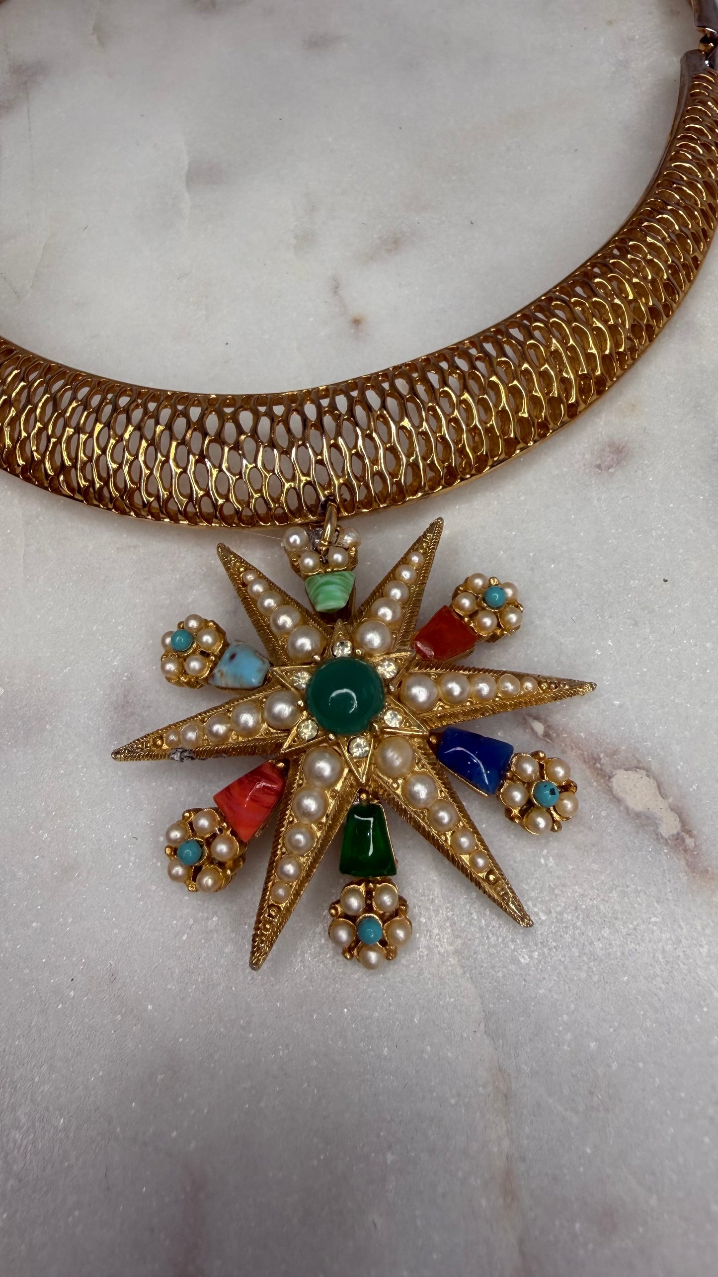 Made 1950s brooch choker