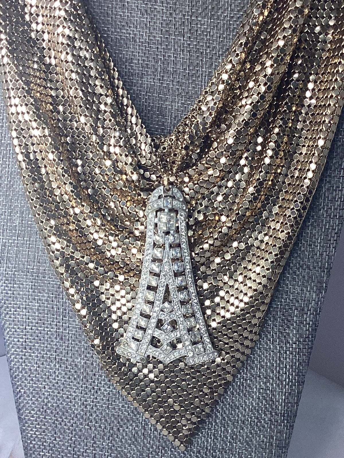 Made gold fringe necklace