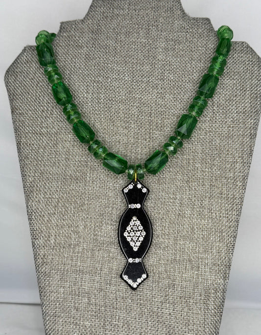 Made- 1940s green and black necklace