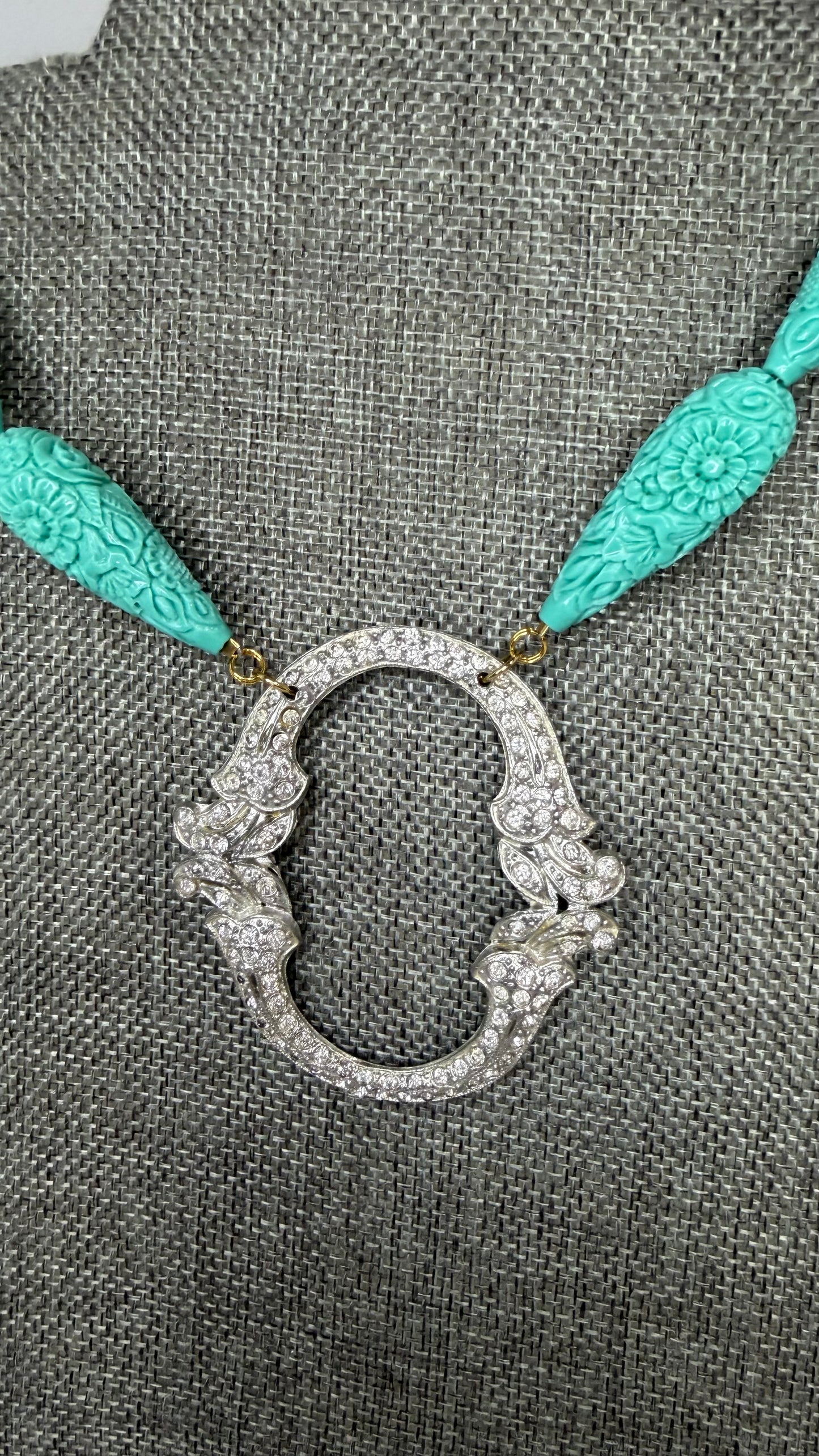 Made sash coral necklace