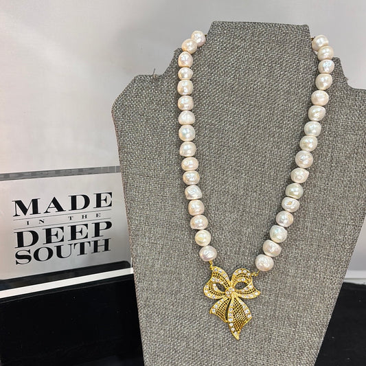 MADE - Pearl Necklace with Bow