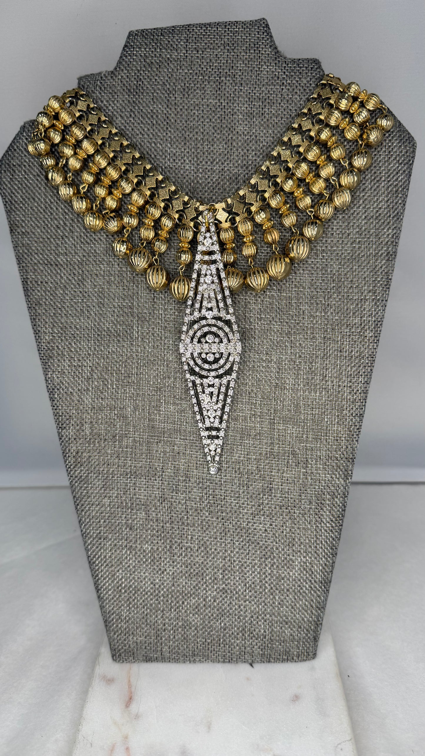 Made 1970s collar necklace
