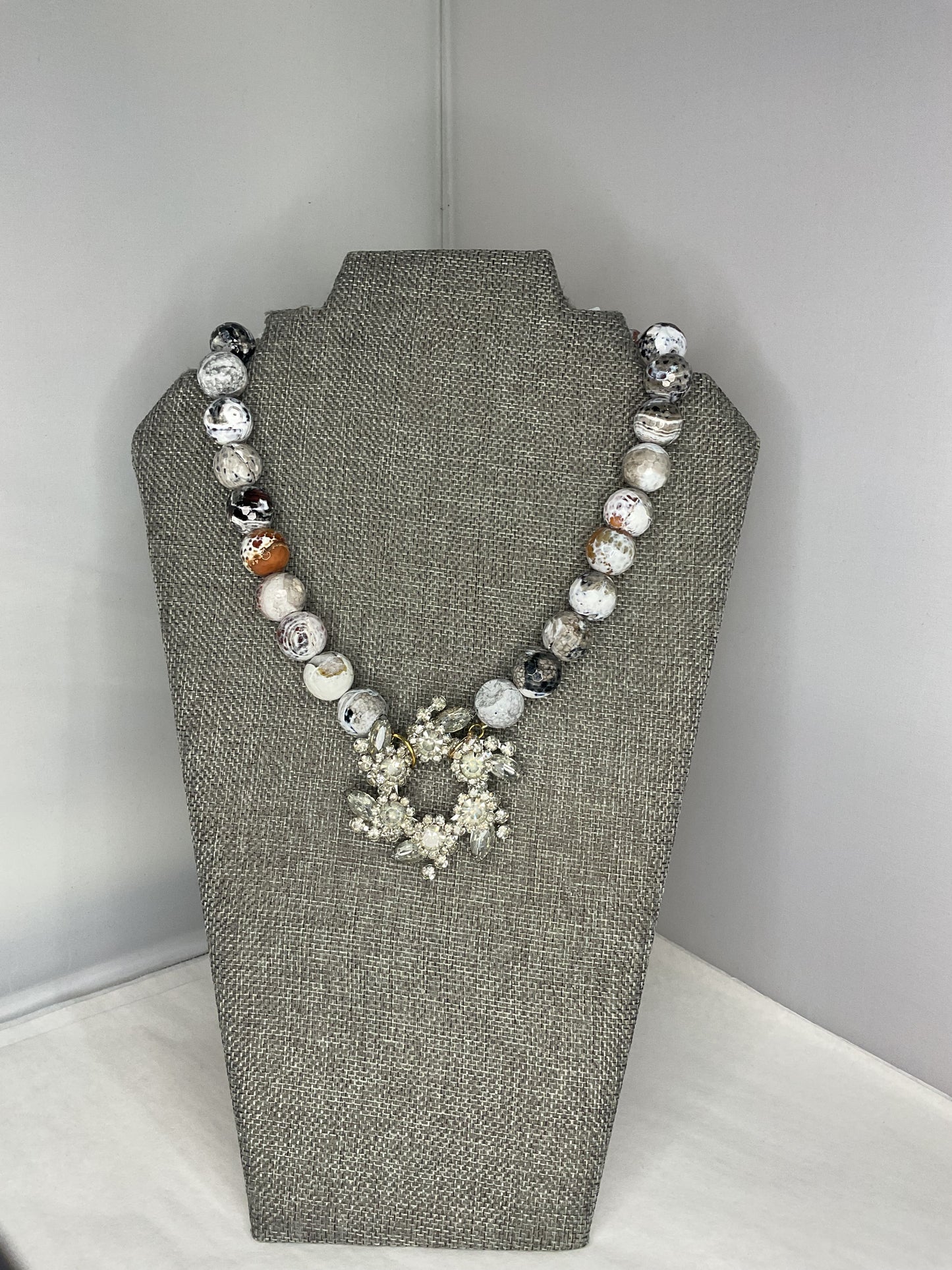 Made 1940s brooch necklace