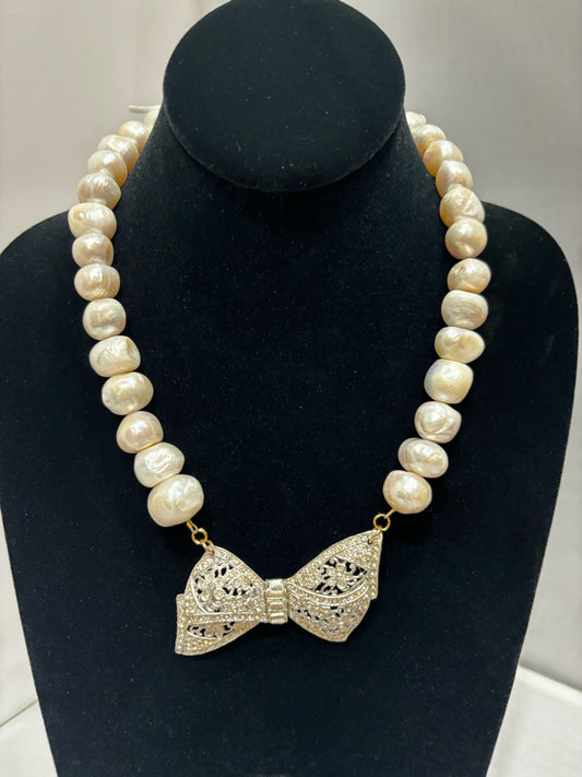 MADE - Pearl Bow Necklace