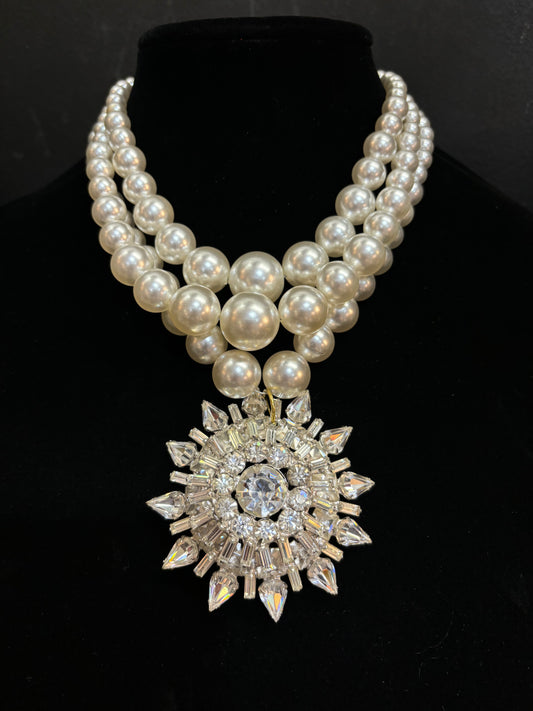 MADE - Pearl Necklace with Crystal brooch