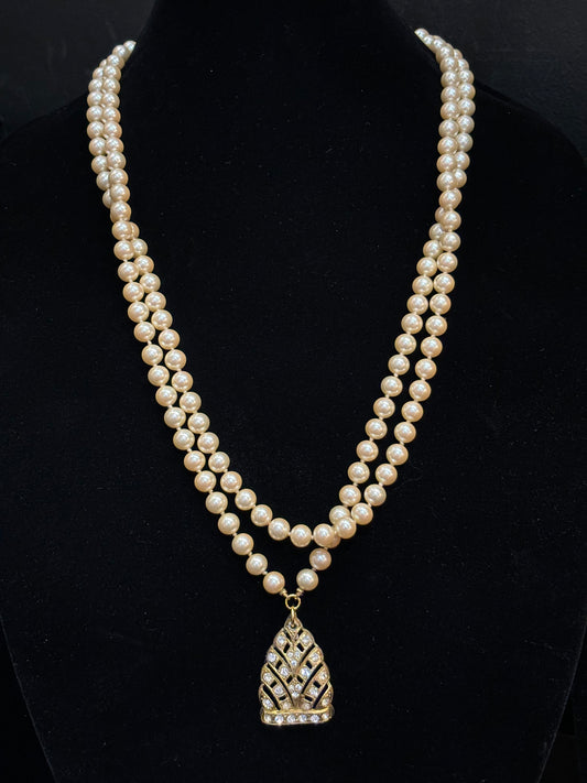 MADE - Pearl Necklace with Crystal Brooch