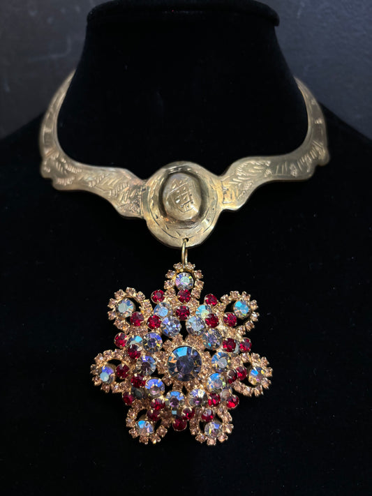 MADE - Beautiful Collar necklace with brooch